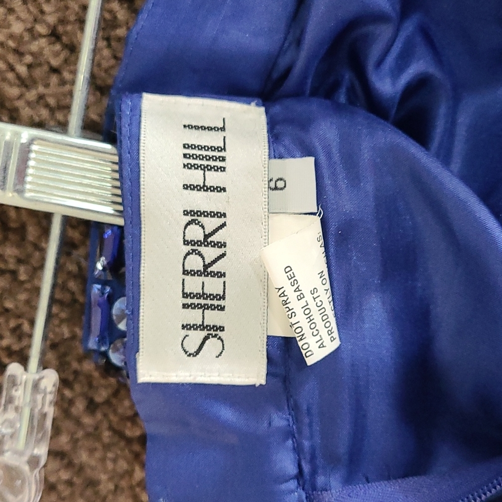 Dress - Picture 5 of 10